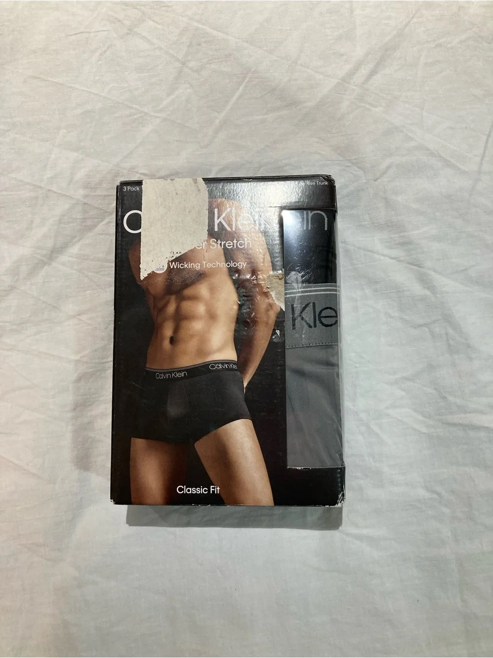 3-pack Men’s Calvin Klein microfiber low rise trunks. Size medium, NIB!